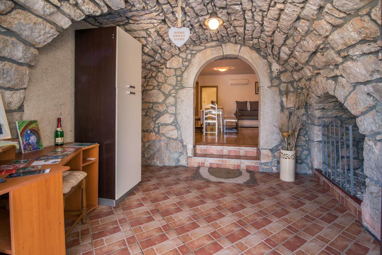 Apartmani Marija Malinska Exterior photo