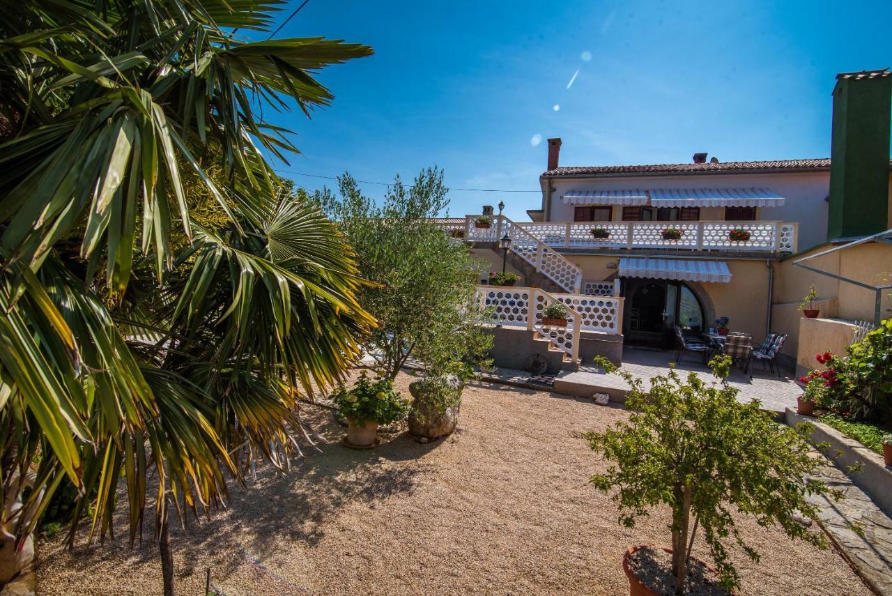 Apartmani Marija Malinska Exterior photo